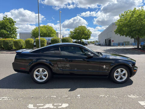 2007 Ford Mustang V6 Deluxe