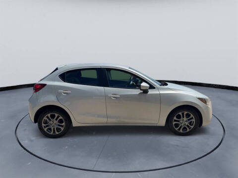 2020 Toyota Yaris Hatchback LE