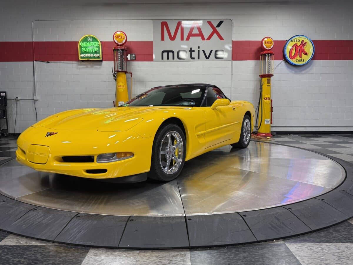 2004 Chevrolet Corvette 11