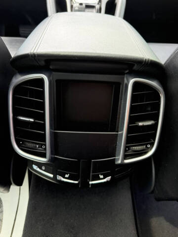 2017 Porsche Cayenne Platinum Edition