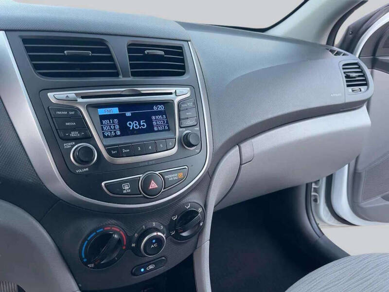 2017 Hyundai Accent SE