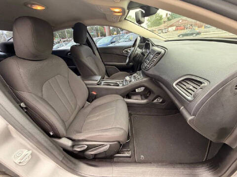 2016 Chrysler 200 LX