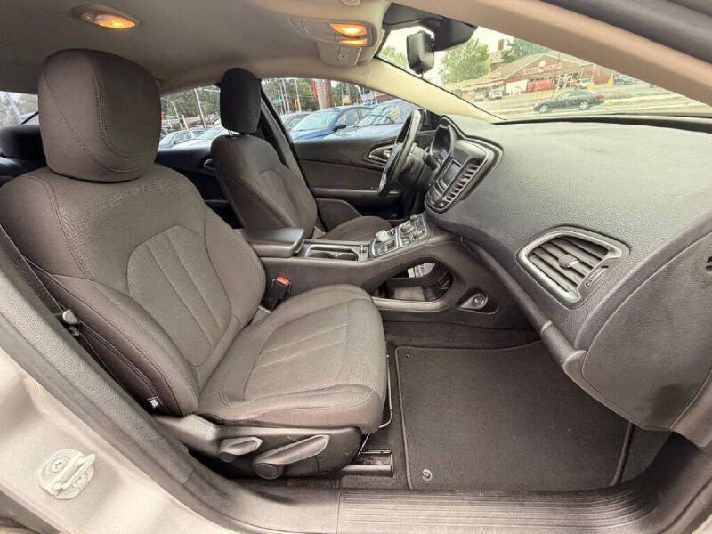 2016 Chrysler 200 LX
