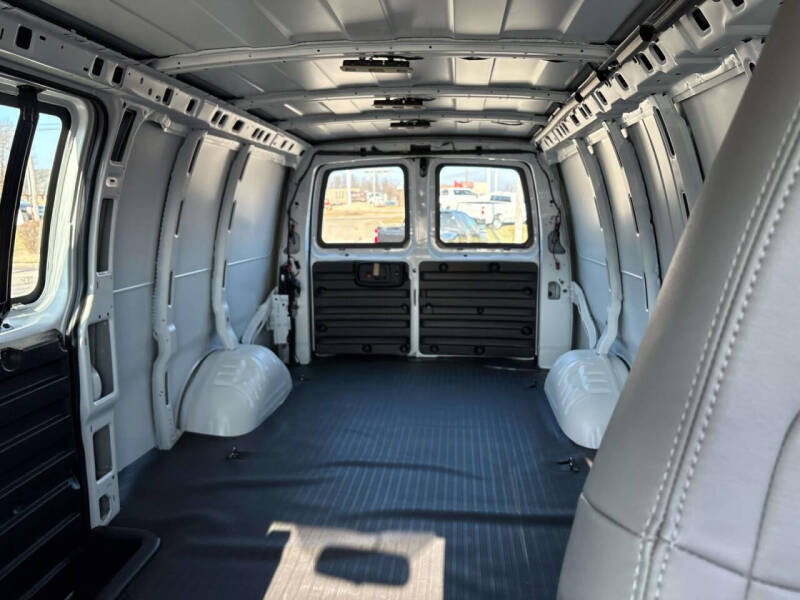 2025 Chevrolet Express 3500