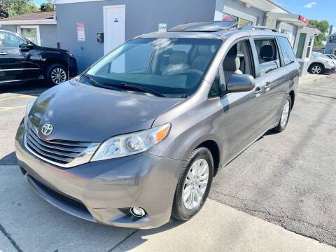 2014 Toyota Sienna for sale at Tiger Auto Sales in Columbus OH