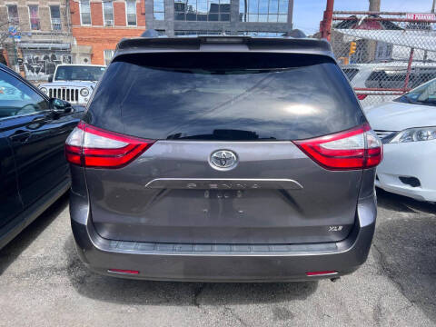 2019 Toyota Sienna XLE 8-Passenger