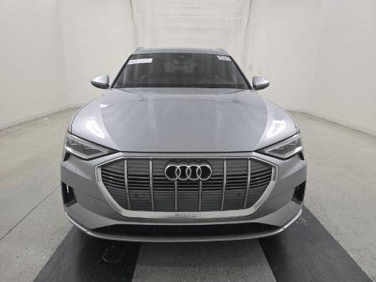 2022 Audi e-tron quattro Premium