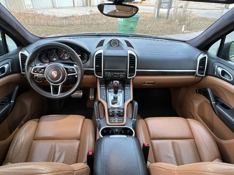 2016 Porsche Cayenne GTS