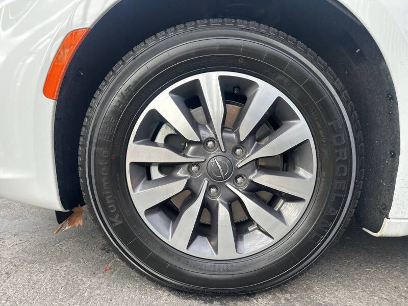 2023 Chrysler Pacifica Plug-In Hybrid Touring L