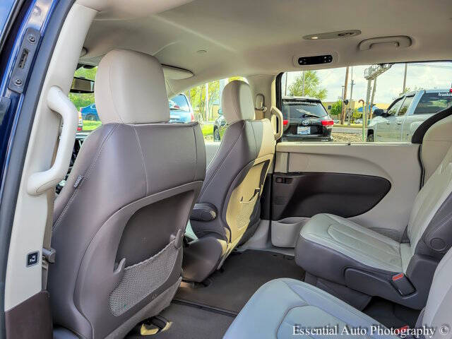 2017 Chrysler Pacifica Touring-L