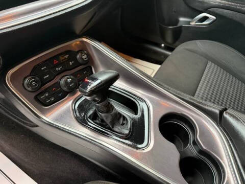 2017 Dodge Challenger SXT Plus