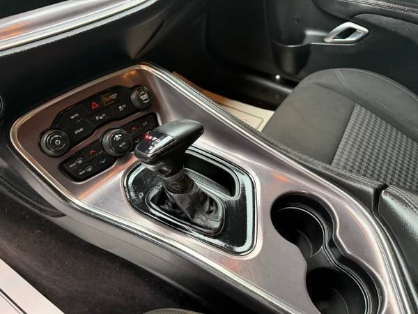 2017 Dodge Challenger SXT Plus