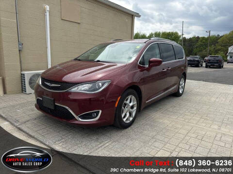 2017 Chrysler Pacifica Touring-L Plus