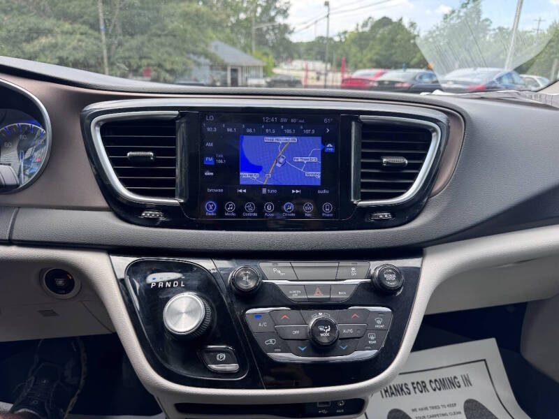 2017 Chrysler Pacifica Touring-L Plus
