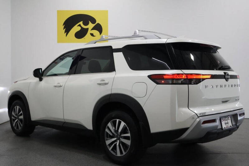 2023 Nissan Pathfinder SL