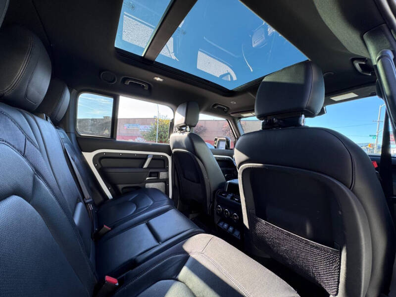 2024 Land Rover Defender 130 P400 X-Dynamic SE