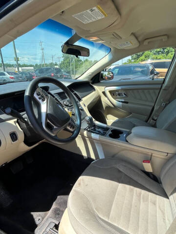 2017 Ford Taurus SE