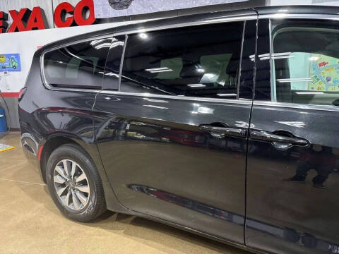 2024 Chrysler Pacifica Plug-In Hybrid Select