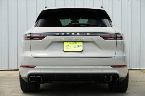 2022 Porsche Cayenne Turbo S E-Hybrid