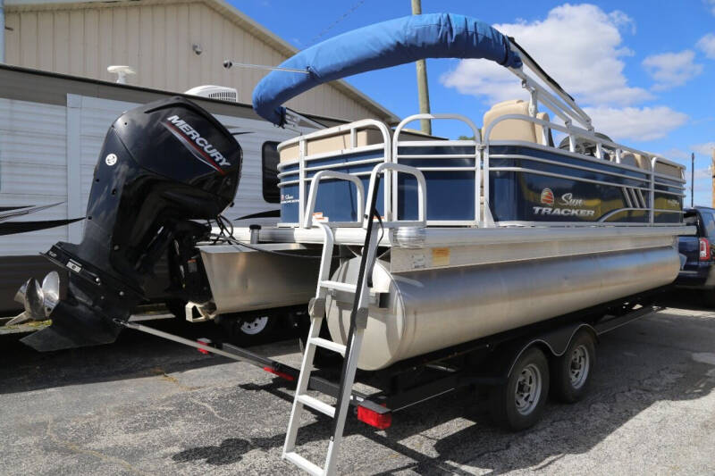 2020 Sun Tracker PANTOON BOAT