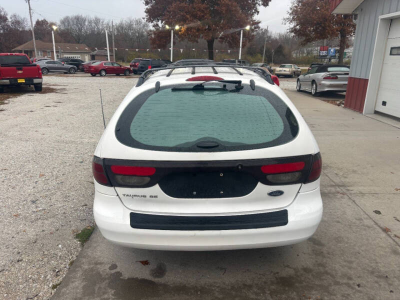 2004 Ford Taurus SE