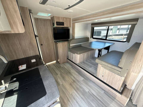 2022 Winnebago Micro Minnie FLX