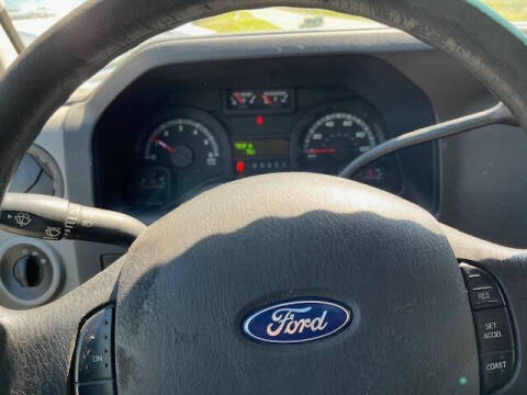 2011 Ford E-Series E-350 SD XLT