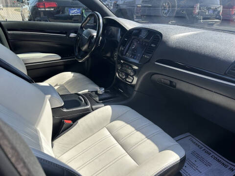 2019 Chrysler 300 S
