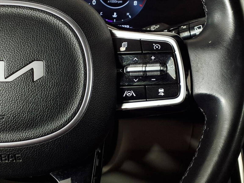 2023 Kia Carnival SX