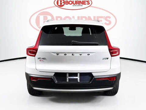 2025 Volvo XC40 B5 Core Bright Theme