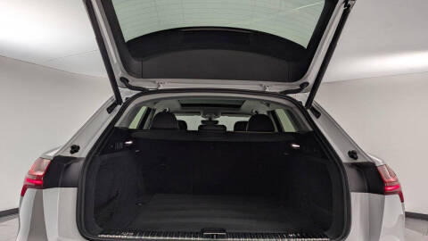 2021 Audi e-tron quattro Premium