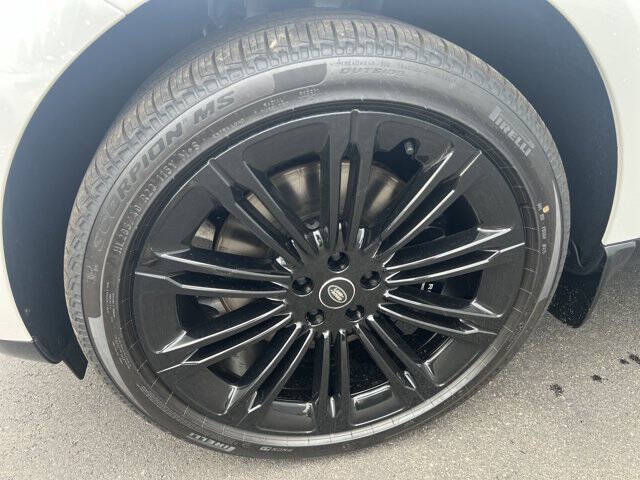 2025 Land Rover Range Rover P530 SE