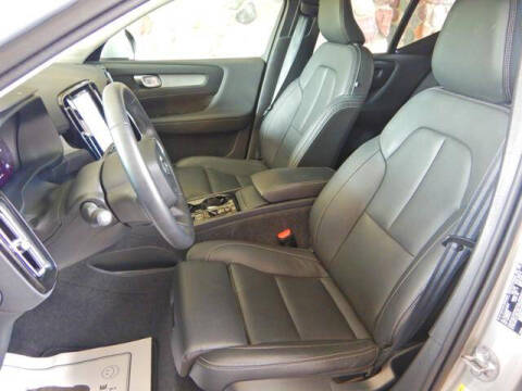 2025 Volvo XC40 B5 Plus Bright Theme