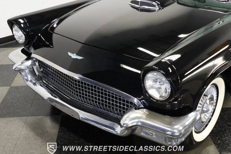 1957 Ford Thunderbird