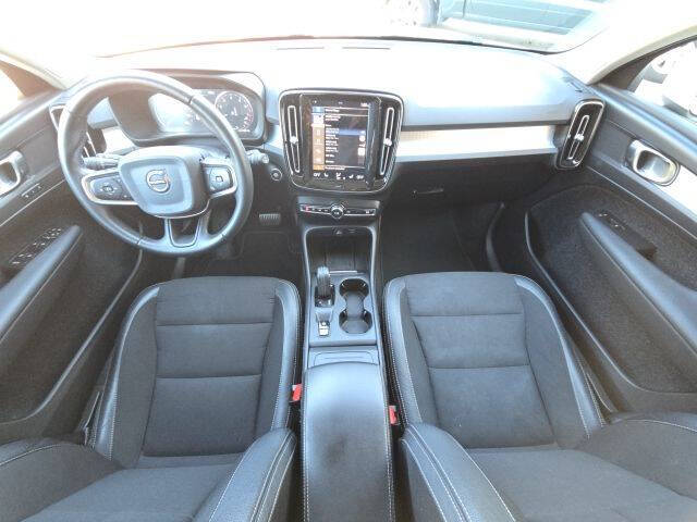 2020 Volvo XC40 T5 Momentum