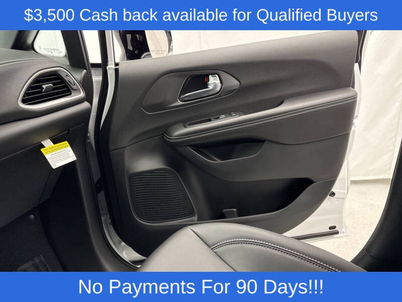 2026 Chrysler Pacifica Select