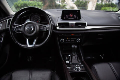 2018 Mazda MAZDA3 Touring