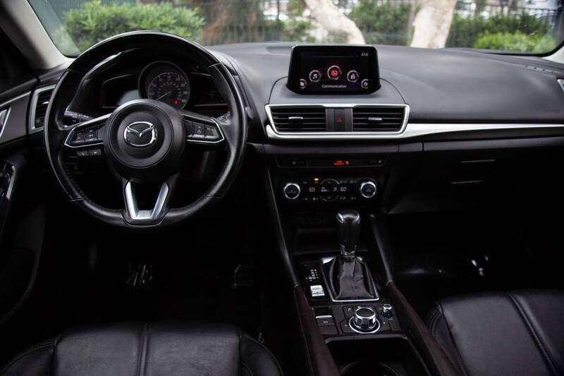 2018 Mazda MAZDA3 Touring