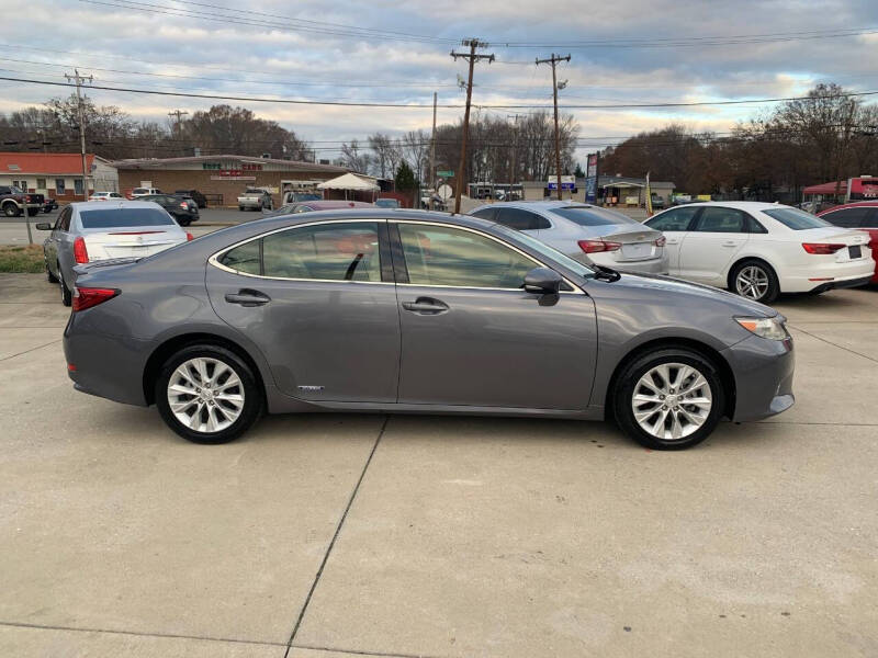 2013 Lexus ES 300h photo 3