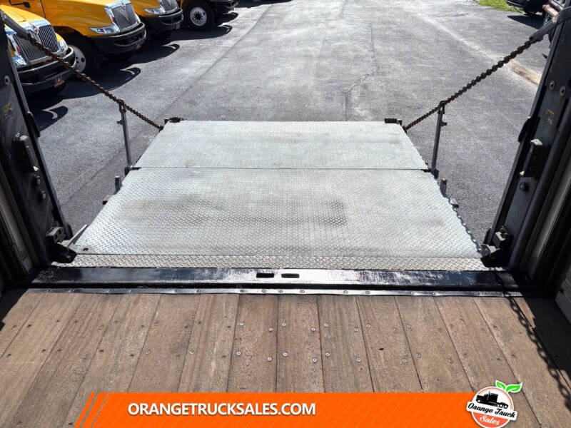 2018 Freightliner M2 106