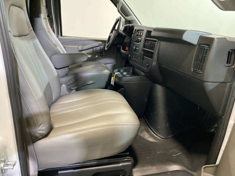 2025 Chevrolet Express 2500