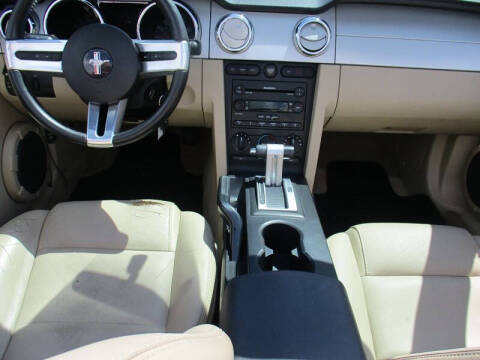 2006 Ford Mustang V6 Deluxe