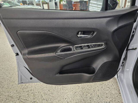 2023 Nissan Versa SR