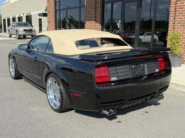 2005 Ford Mustang GT Deluxe