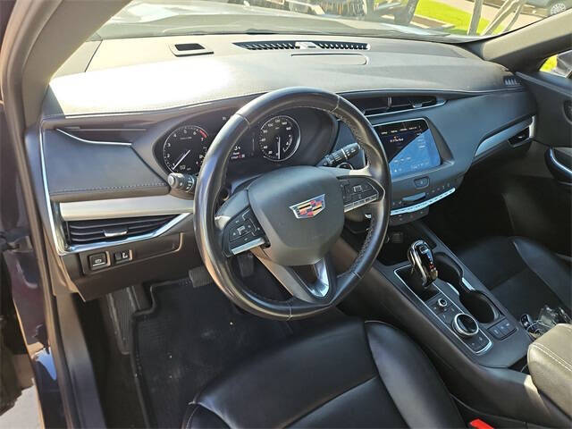 2023 Cadillac XT4 Premium Luxury