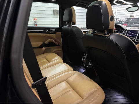 2017 Porsche Cayenne Platinum Edition