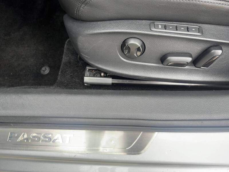 2017 Volkswagen Passat 1.8T SEL Premium