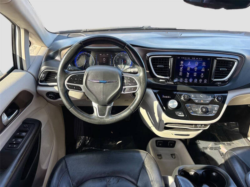 2017 Chrysler Pacifica Touring-L