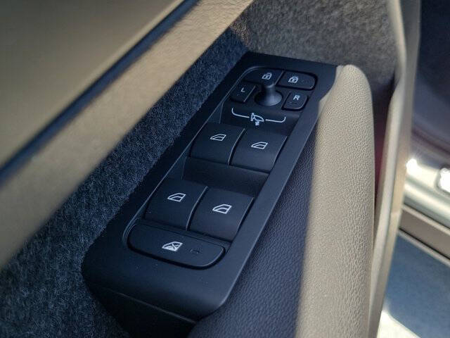 2026 Volvo XC40 B5 Core