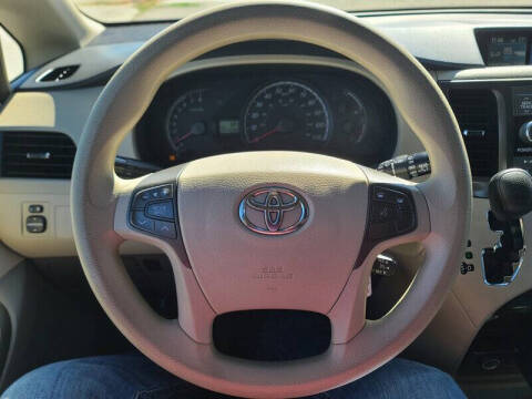 2013 Toyota Sienna LE 8-Passenger